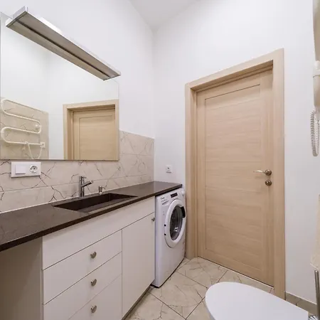 Spacious 73m2 Modern Flat In The Heart Of דירה *