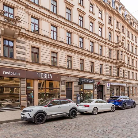 Apartment Spacious 73m2 Modern Flat In The Heart Of *