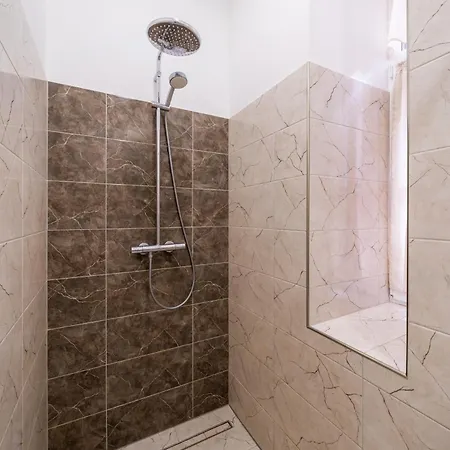 Spacious 73m2 Modern Flat In The Heart Of 아파트 리가